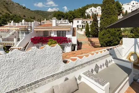 Hermosa Casa Con Terraza E Increibles Vistas Al Mar Y La Montana * 네르하