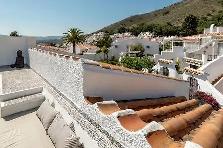 Hermosa Casa Con Terraza E Increibles Vistas Al Mar Y La Montana Nerja