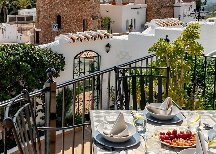 Hermosa Casa Con Terraza E Increibles Vistas Al Mar Y La Montana 네르하