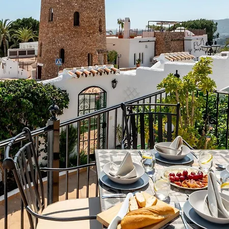 Hermosa Casa Con Terraza E Increibles Vistas Al Mar Y La Montana Nerja